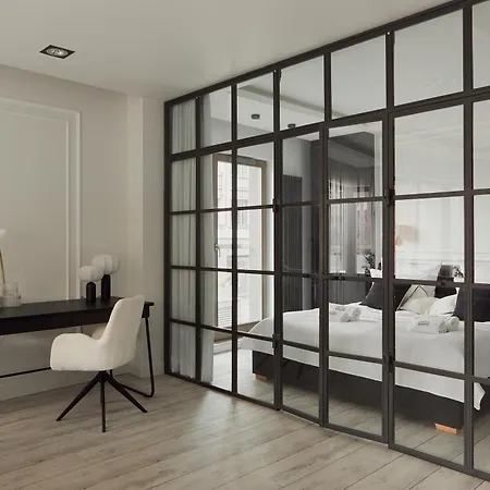 Waterlane River View Premium Spa, Pool & Gym By Downtown Apartment
