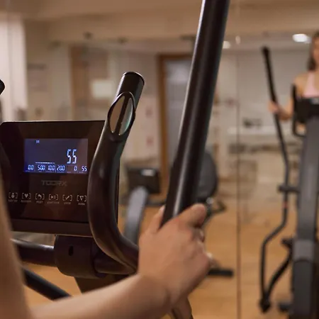 Waterlane River View Premium Spa, Pool & Gym By Downtown Apartman