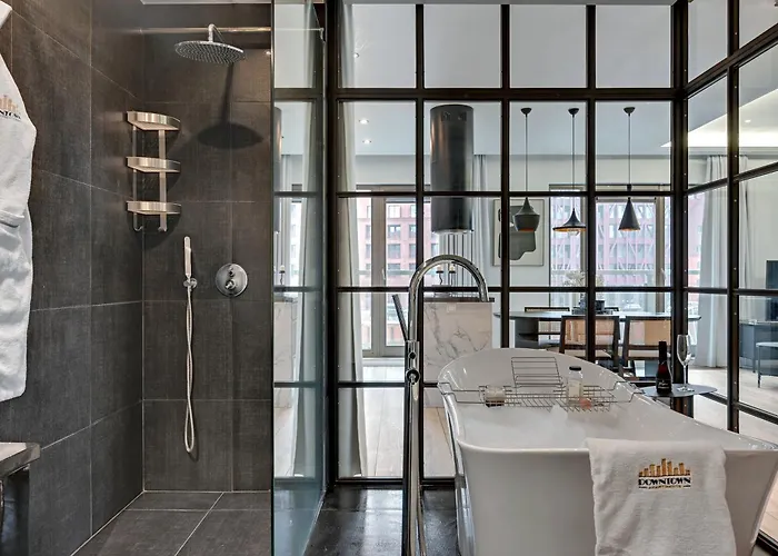 Waterlane River View Premium Spa, Pool & Gym By Downtown Apartment